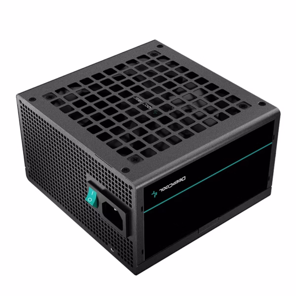 منبع تغذیه دیپ کول PF750 با توان واقعی 750 وات، استاندارد 80 Plus White، فن 120 میلی‌متری کم‌صدا و سیستم‌های حفاظتی کامل، گزینه‌ای مطمئن برای سیستم‌های گیمینگ و حرفه‌ای است.